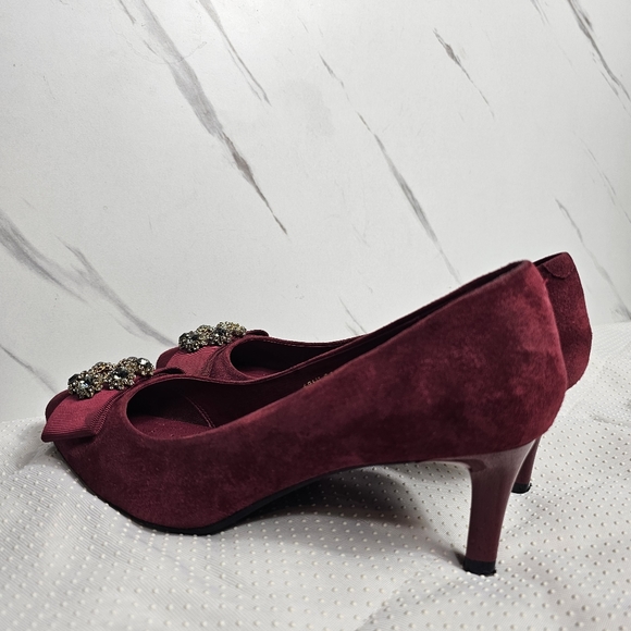 Harson Burgundy Encrusted Brooch Suedette Kitten Heel Pumps - Picture 5 of 10